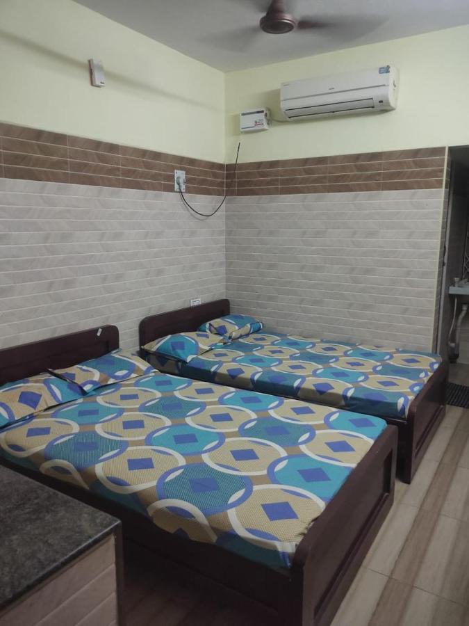 Sri Vari Residency Vandrarhem Vellore Exteriör bild