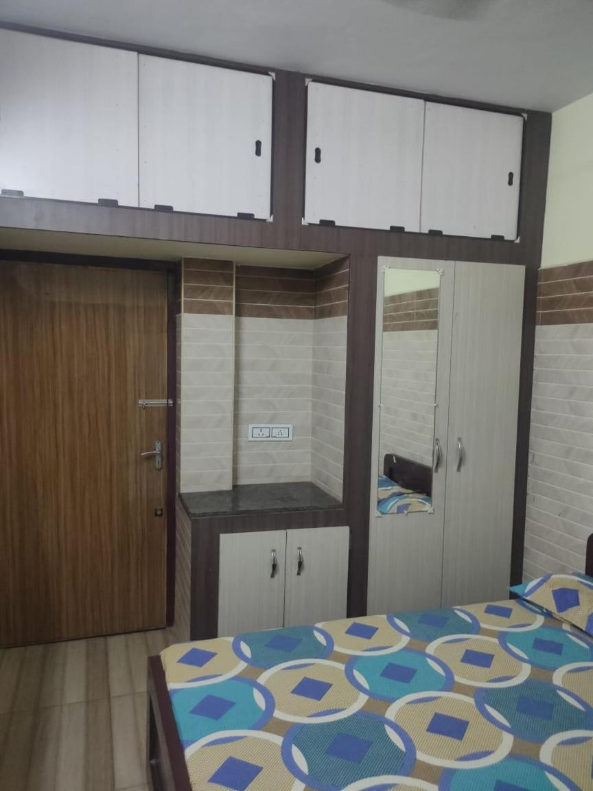 Sri Vari Residency Vandrarhem Vellore Exteriör bild