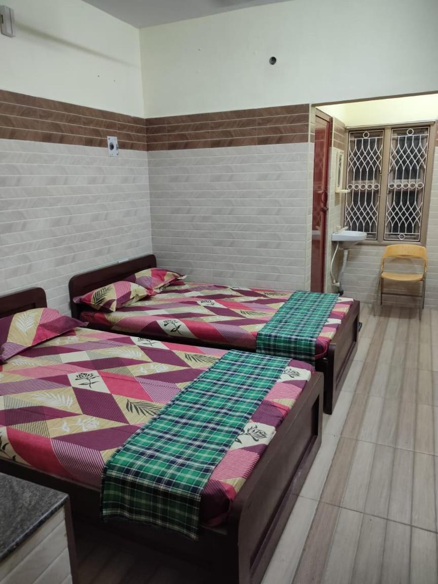 Sri Vari Residency Vandrarhem Vellore Exteriör bild