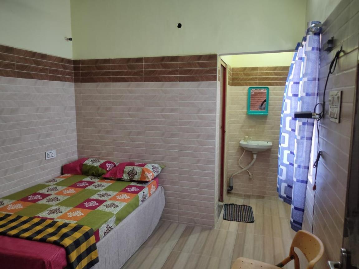 Sri Vari Residency Vandrarhem Vellore Exteriör bild