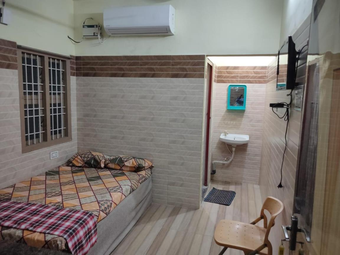 Sri Vari Residency Vandrarhem Vellore Exteriör bild