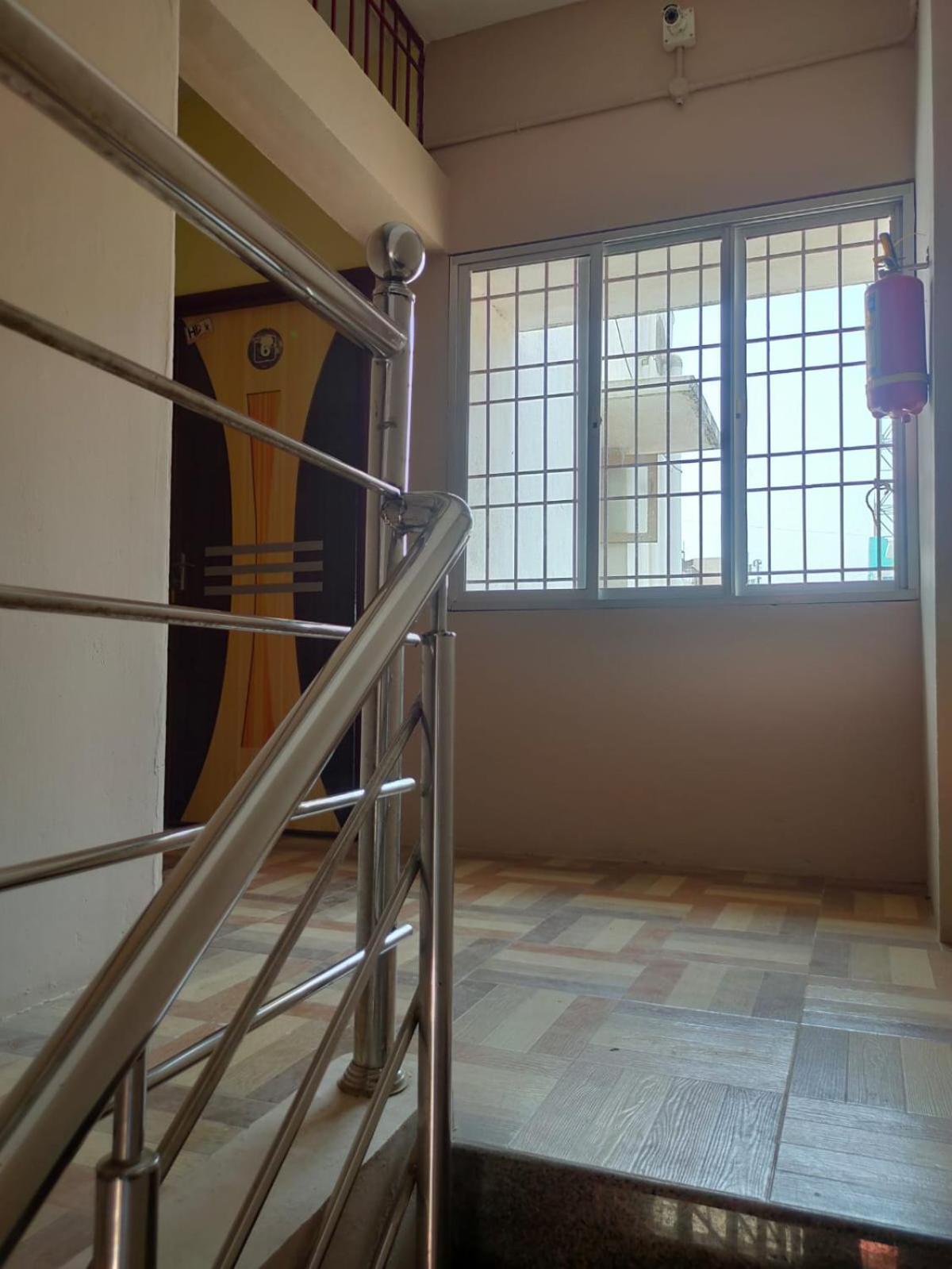 Sri Vari Residency Vandrarhem Vellore Exteriör bild