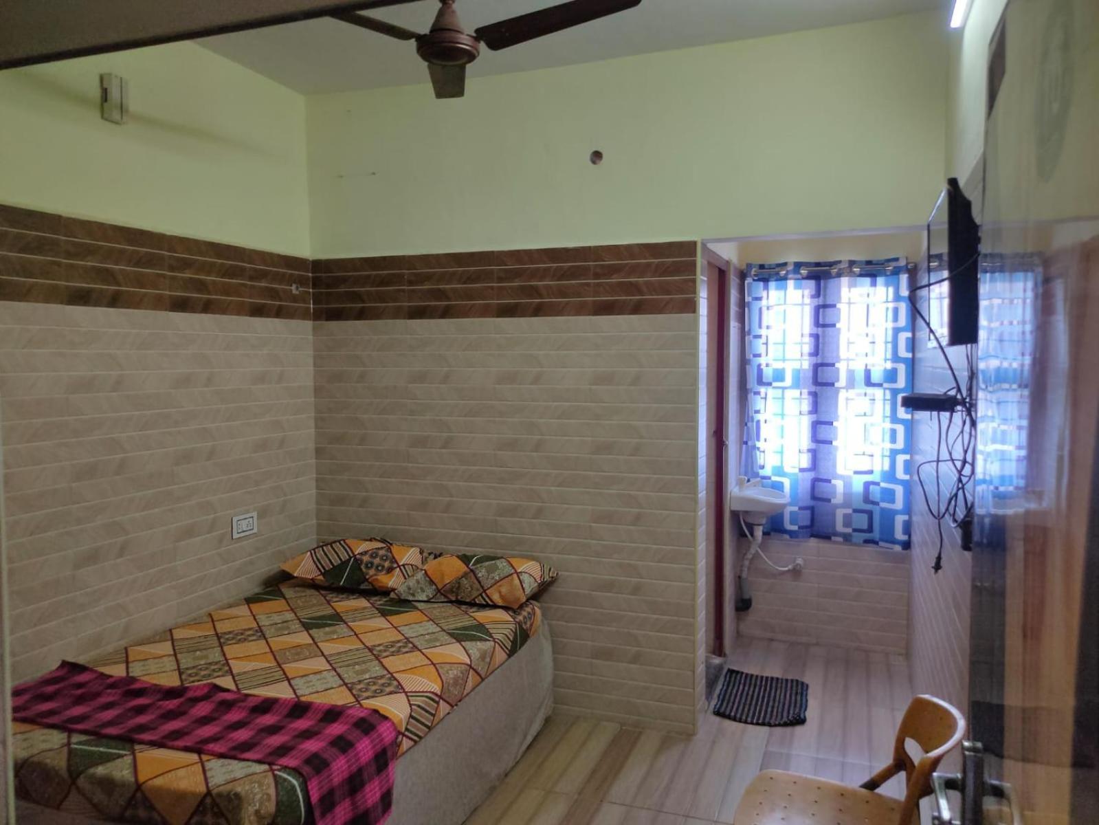 Sri Vari Residency Vandrarhem Vellore Exteriör bild