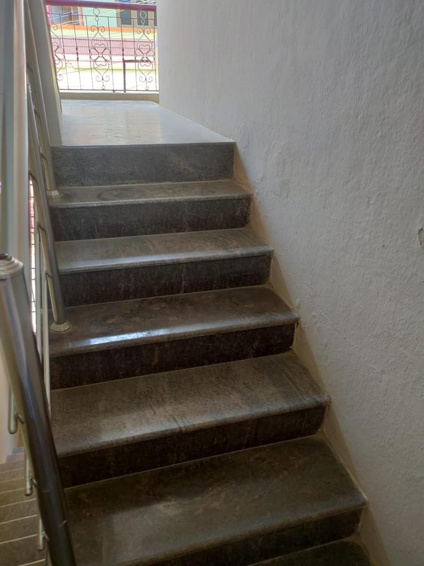 Sri Vari Residency Vandrarhem Vellore Exteriör bild